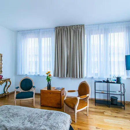 Idiana Bed And Breakfast-2